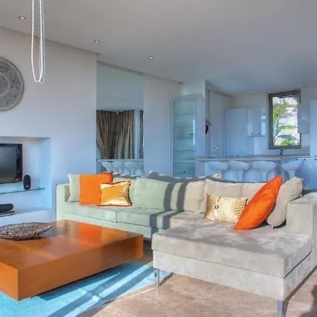 Sleeps 6 With Pool And Air Con Villa *