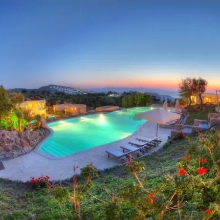 Sleeps 6 With Pool And Air Con Villa Ortakent