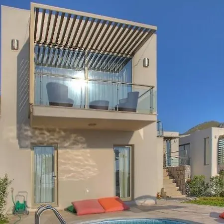 Sleeps 6 With Pool And Air Con *