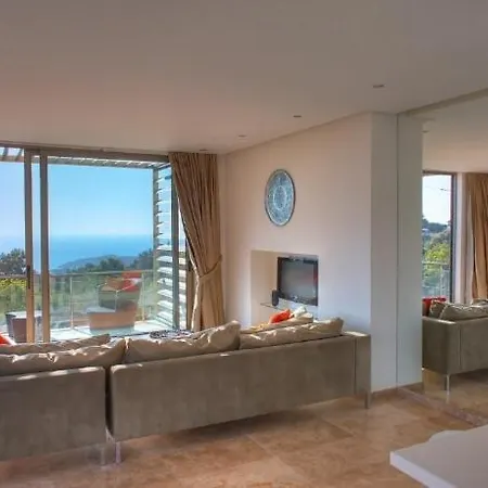 Sleeps 6 With Pool And Air Con *